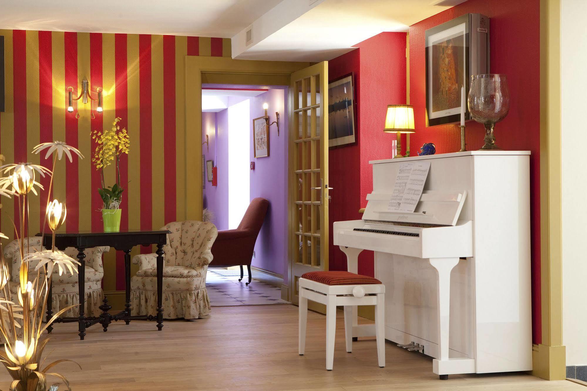 Logis Hotel O En Couleur Oucques-la-Nouvelle 外观 照片