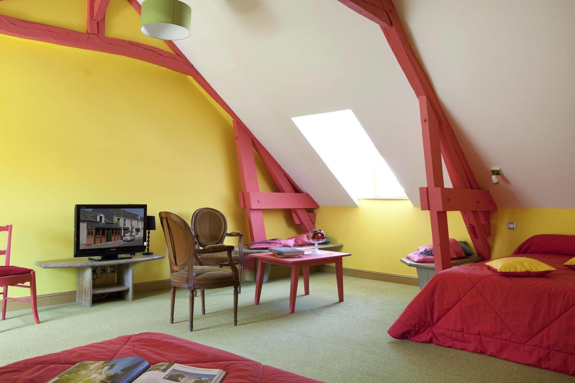 Logis Hotel O En Couleur Oucques-la-Nouvelle 外观 照片